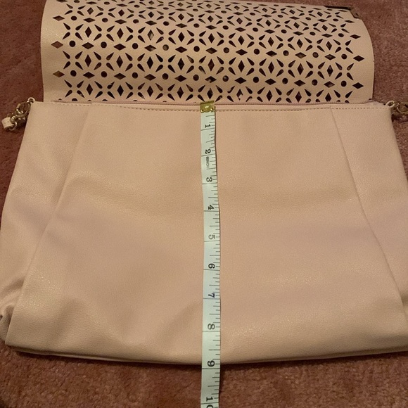 Beauty Boutique Laser Cut Flap Crossbody Bag with Shoulder Strap in pink NWOT - Picture 14 of 17